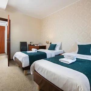 Aparthotel Globus ***